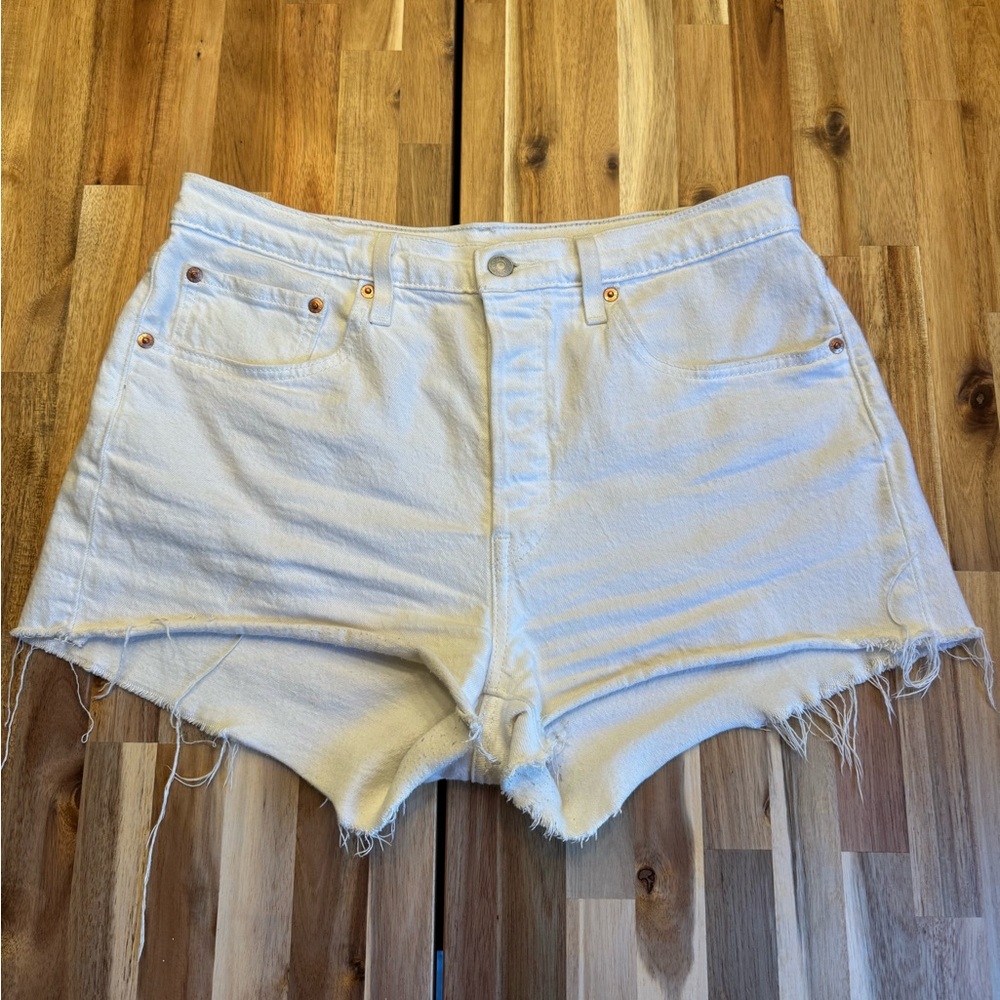 White Levi's 501 original fit high rise women’s shorts